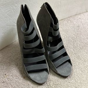 NEW!! Women’s Elizabeth And James Wedge Grey Suede Shoes Size 8.5M